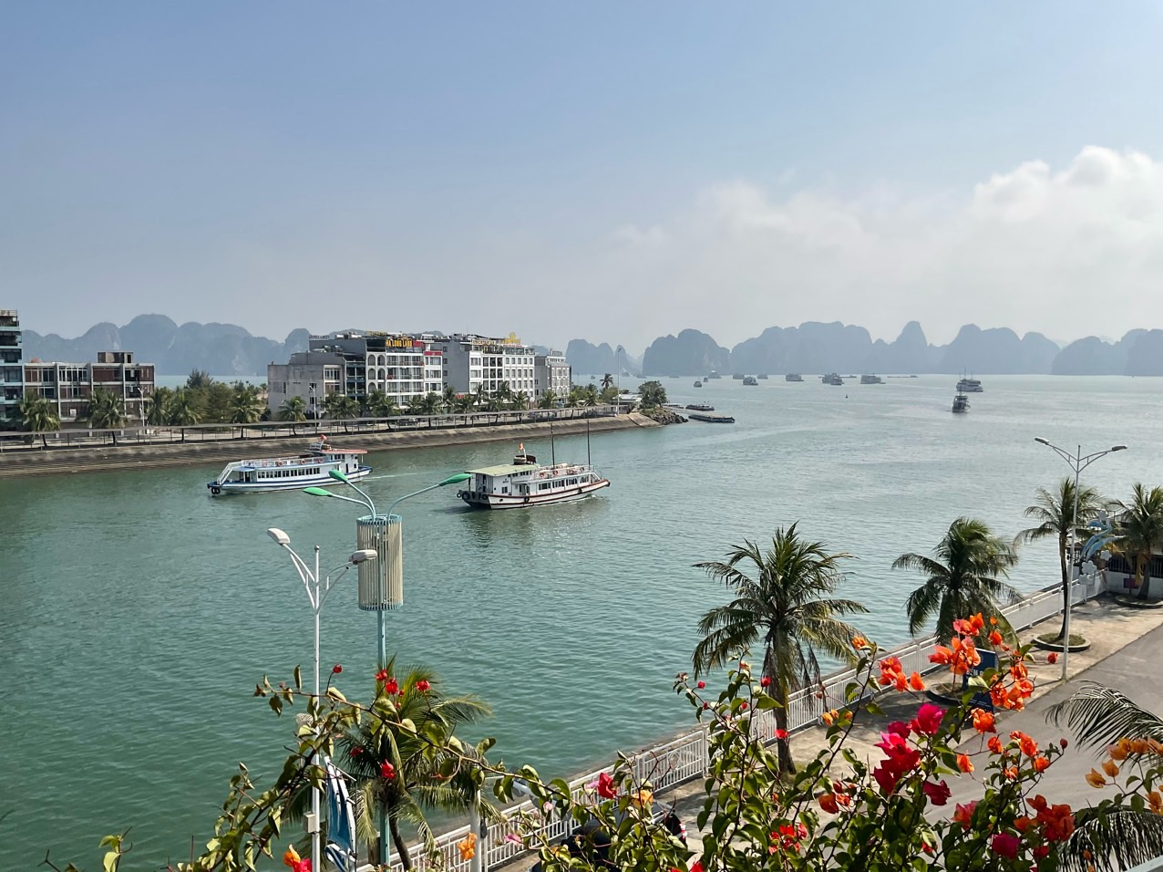 Kỳ quan vịnh Hạ Long