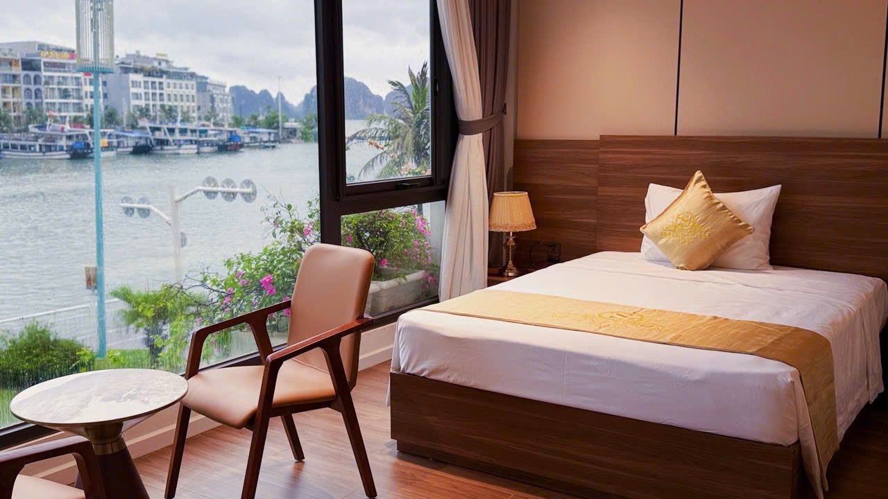 Ban công nhìn ra marina